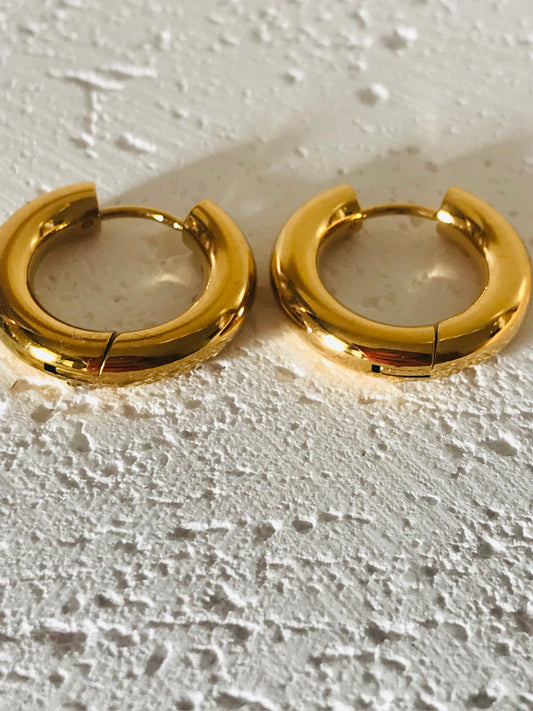 Valerie medium hoop earring