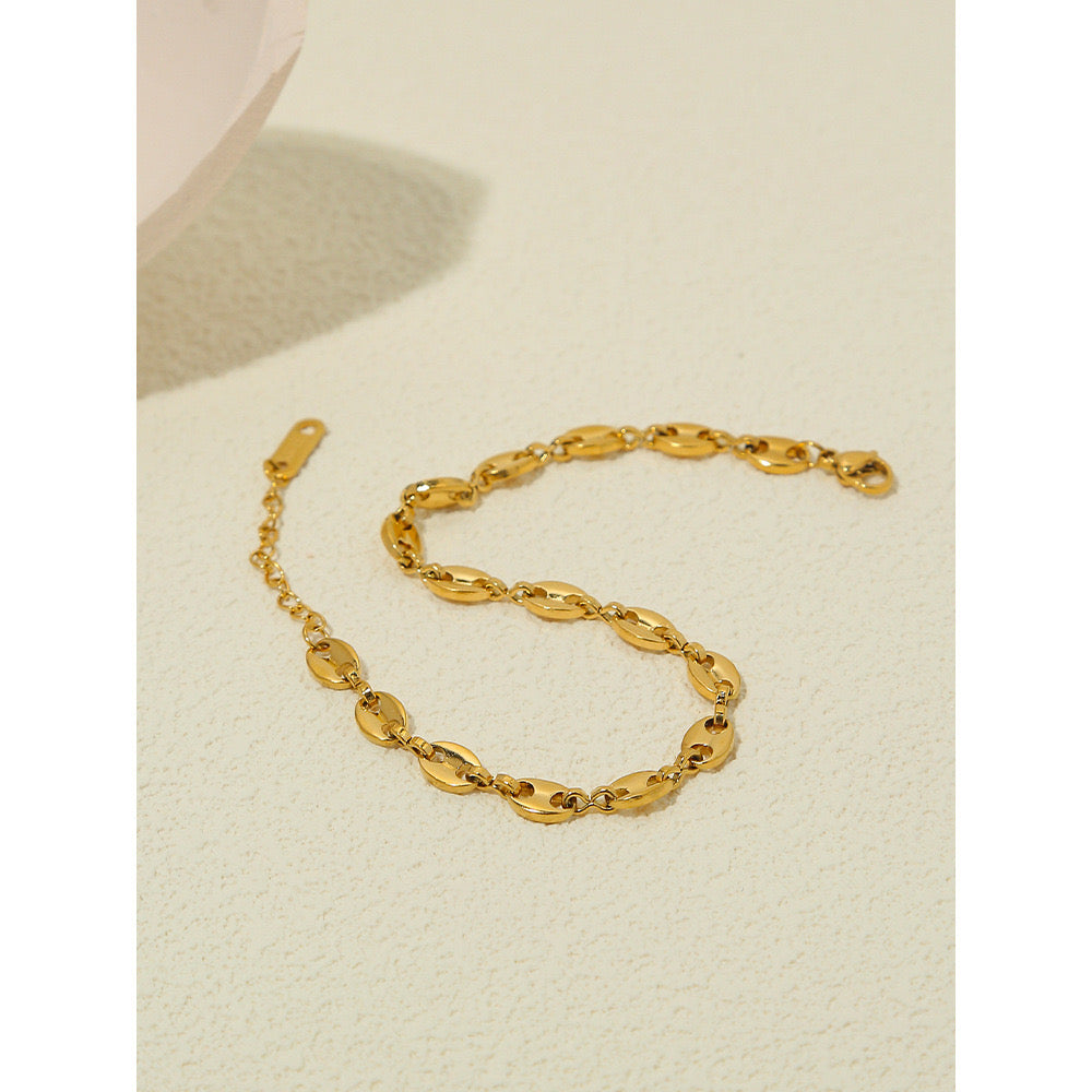 Elle mariner’s gold chain bracelet