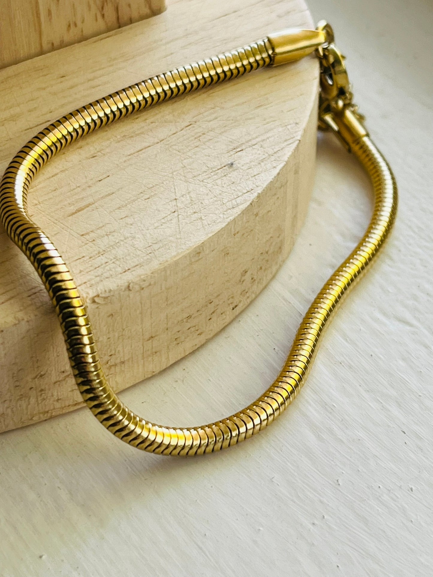Penelope 3.2 mm round snake chain gold bracelet