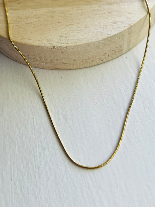 Alexis round snake 1 mm basic chain gold necklace