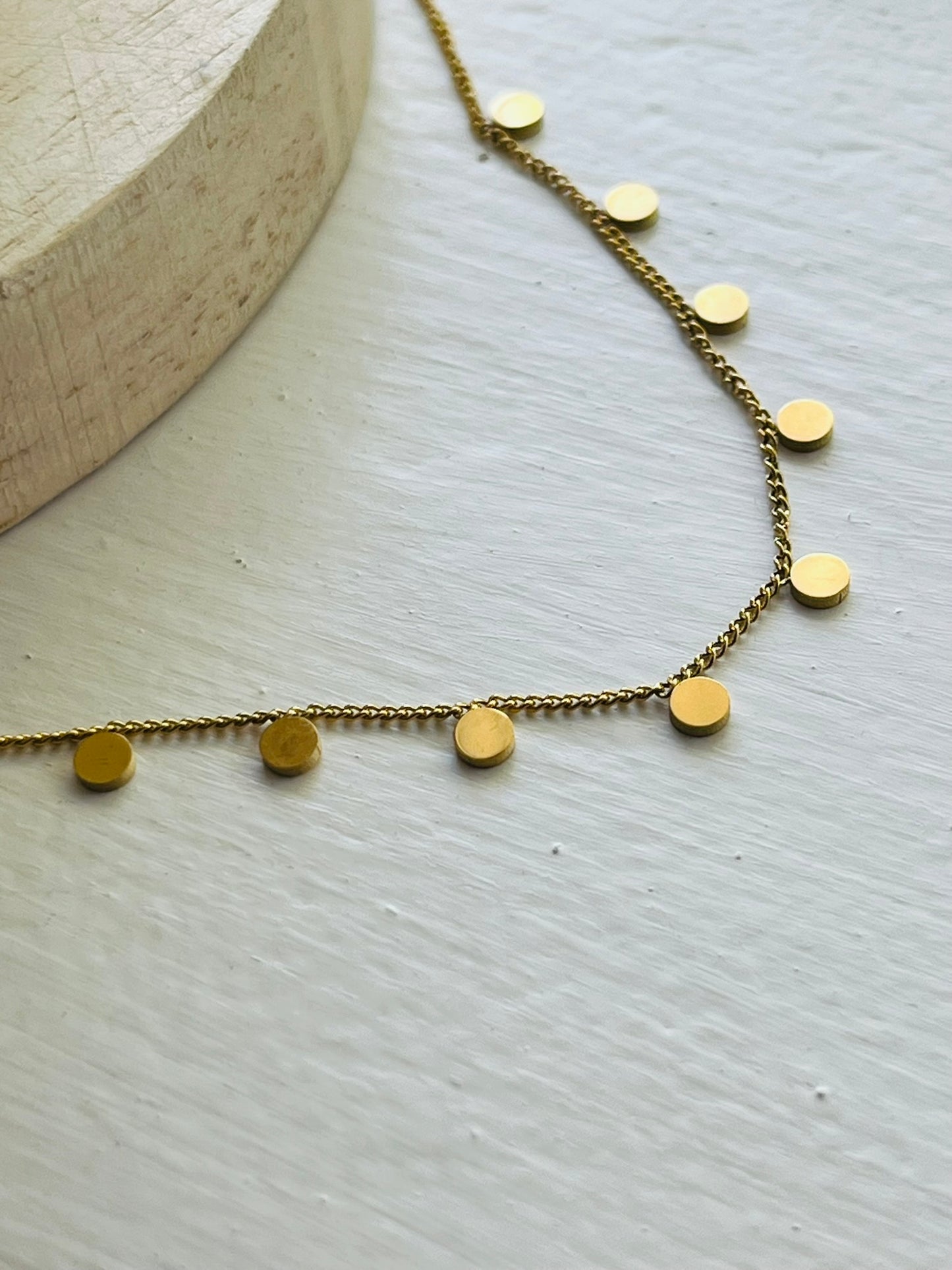 Nova shimmer disk gold necklace