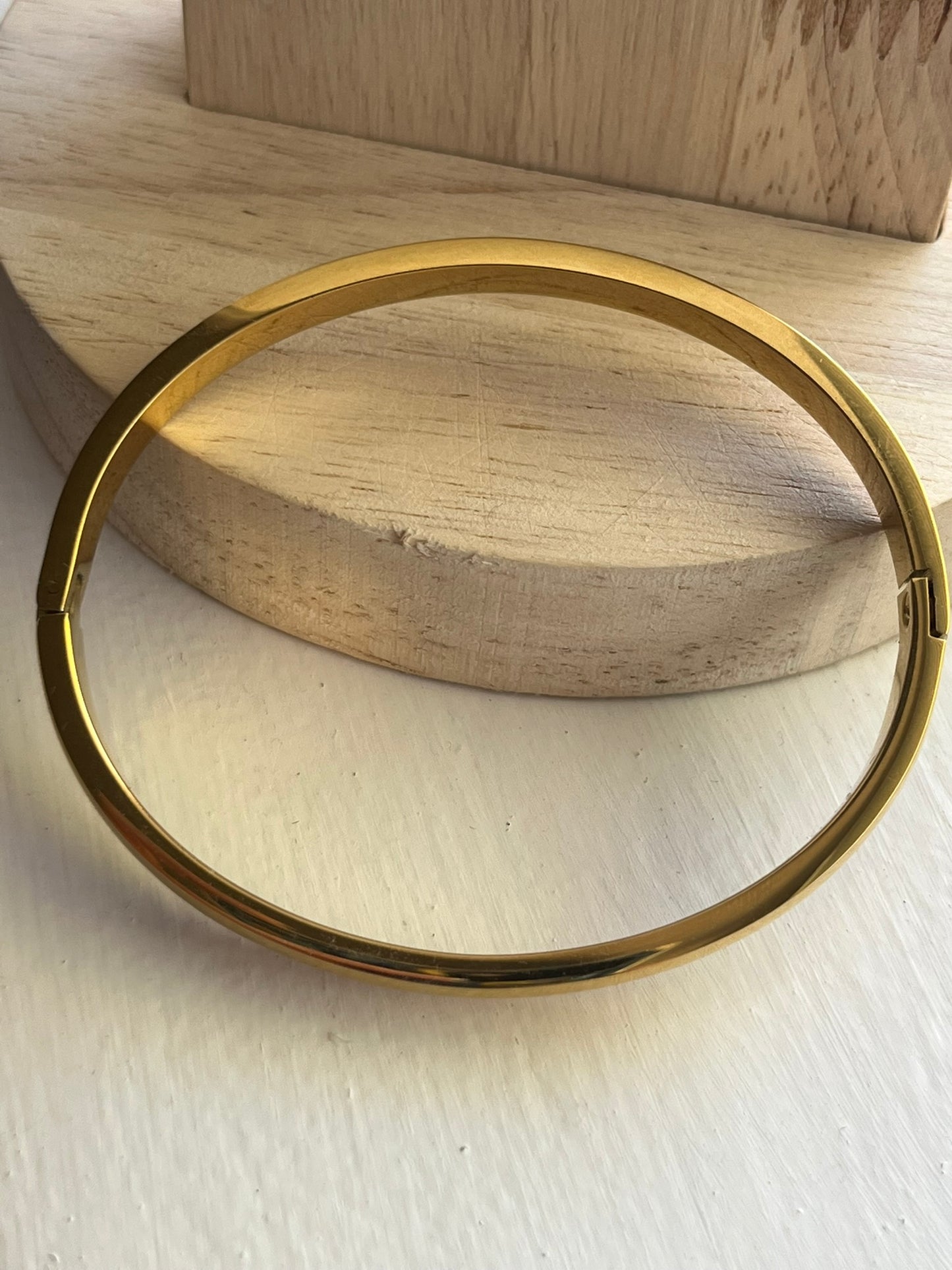 Athena stainless steel clip on gold bangle