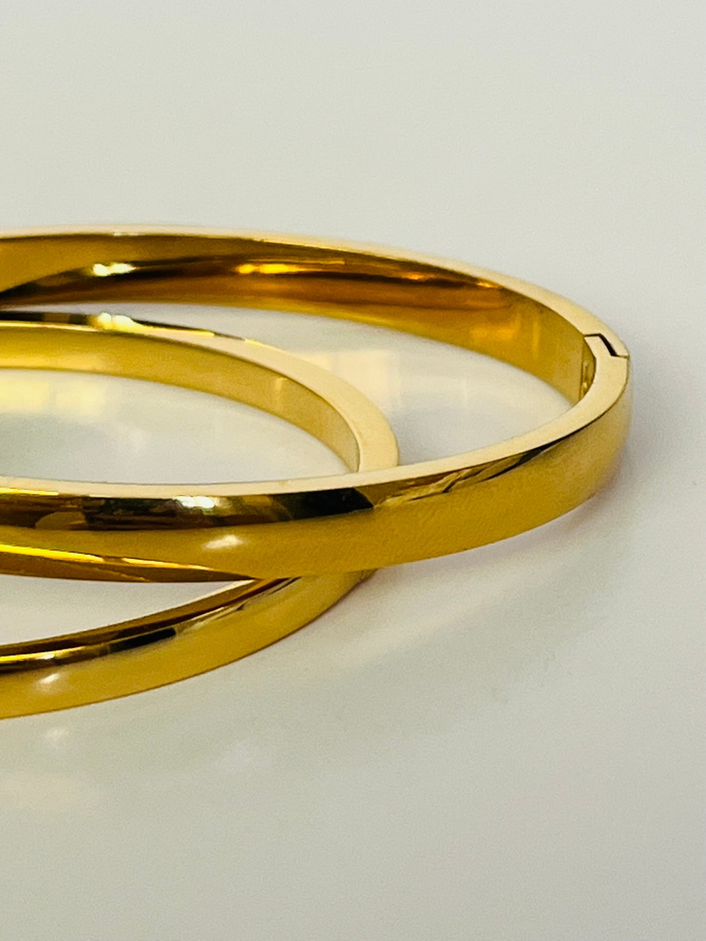 Athena stainless steel clip on gold bangle
