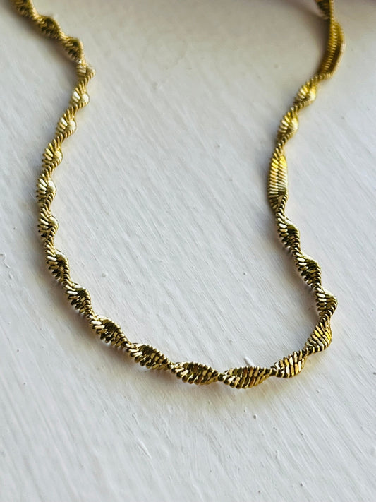 Andy wavy snake chain gold necklace