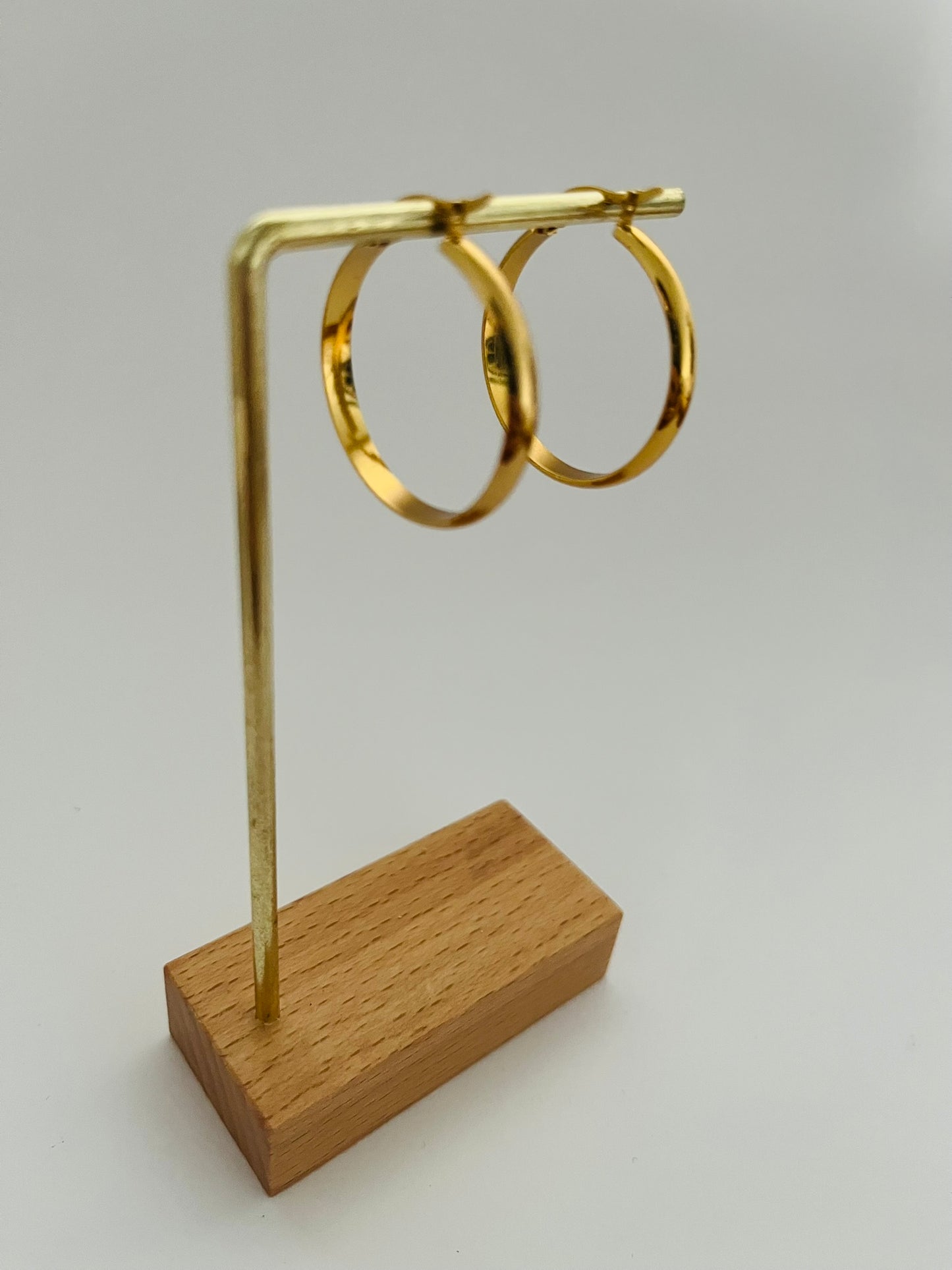 Mila classic gold hoop earrings