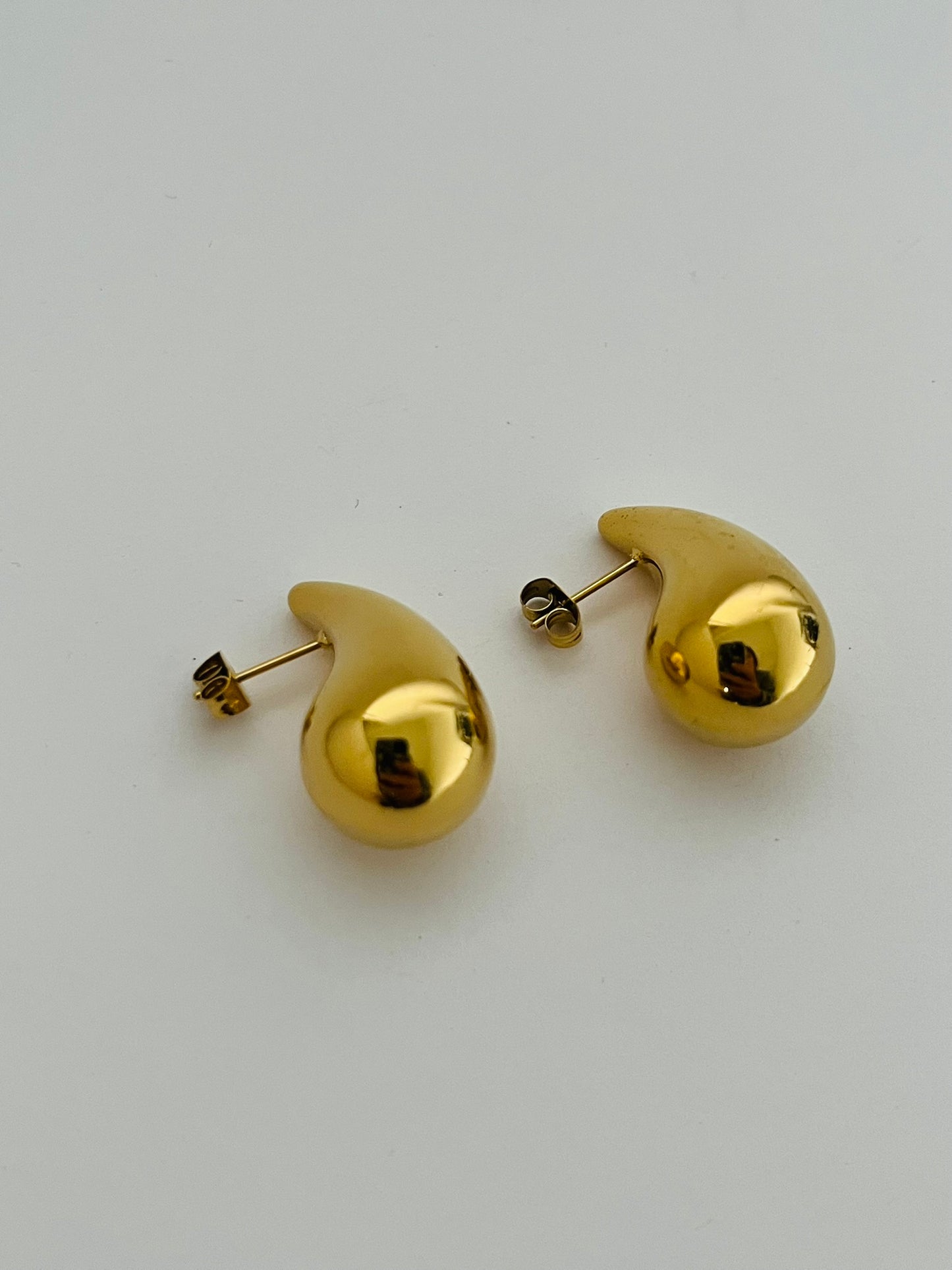 Wendy waterdrop gold stud earrings