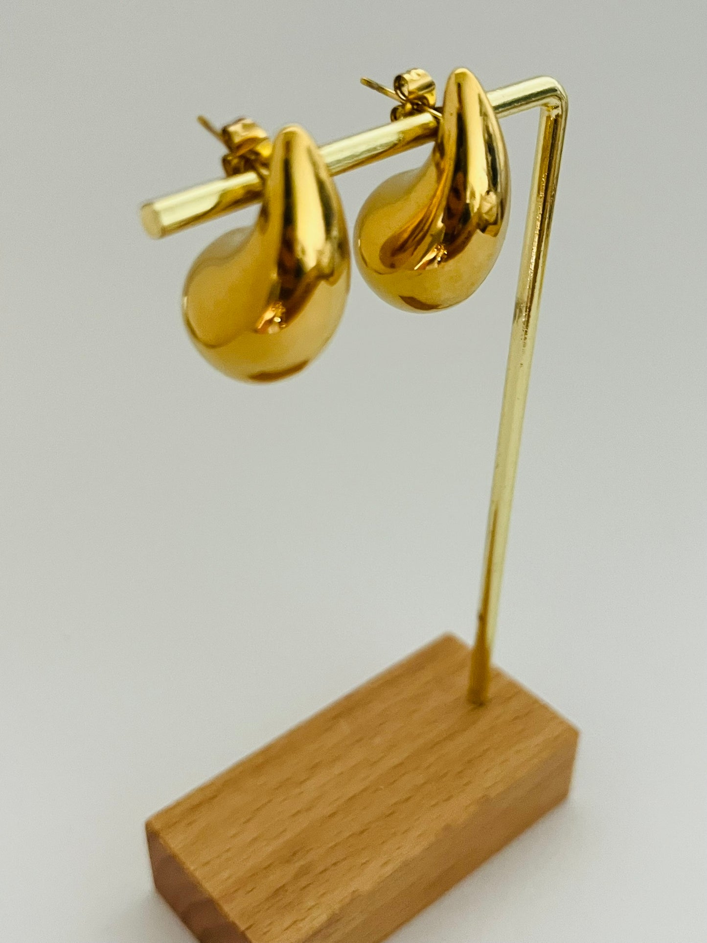 Wendy waterdrop gold stud earrings