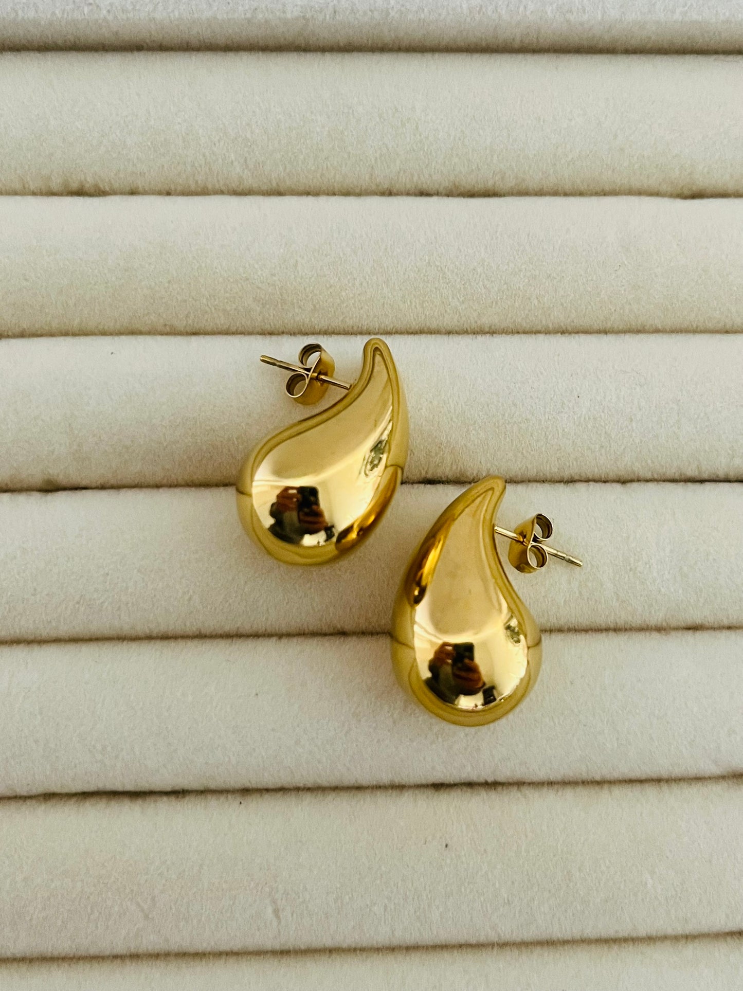 Wendy waterdrop gold stud earrings