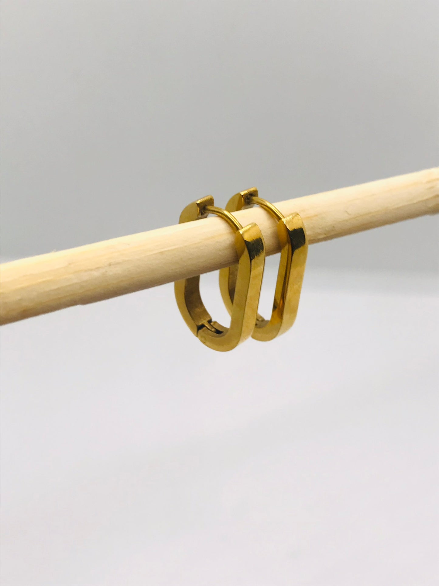 Clara oval gold hoop earrings