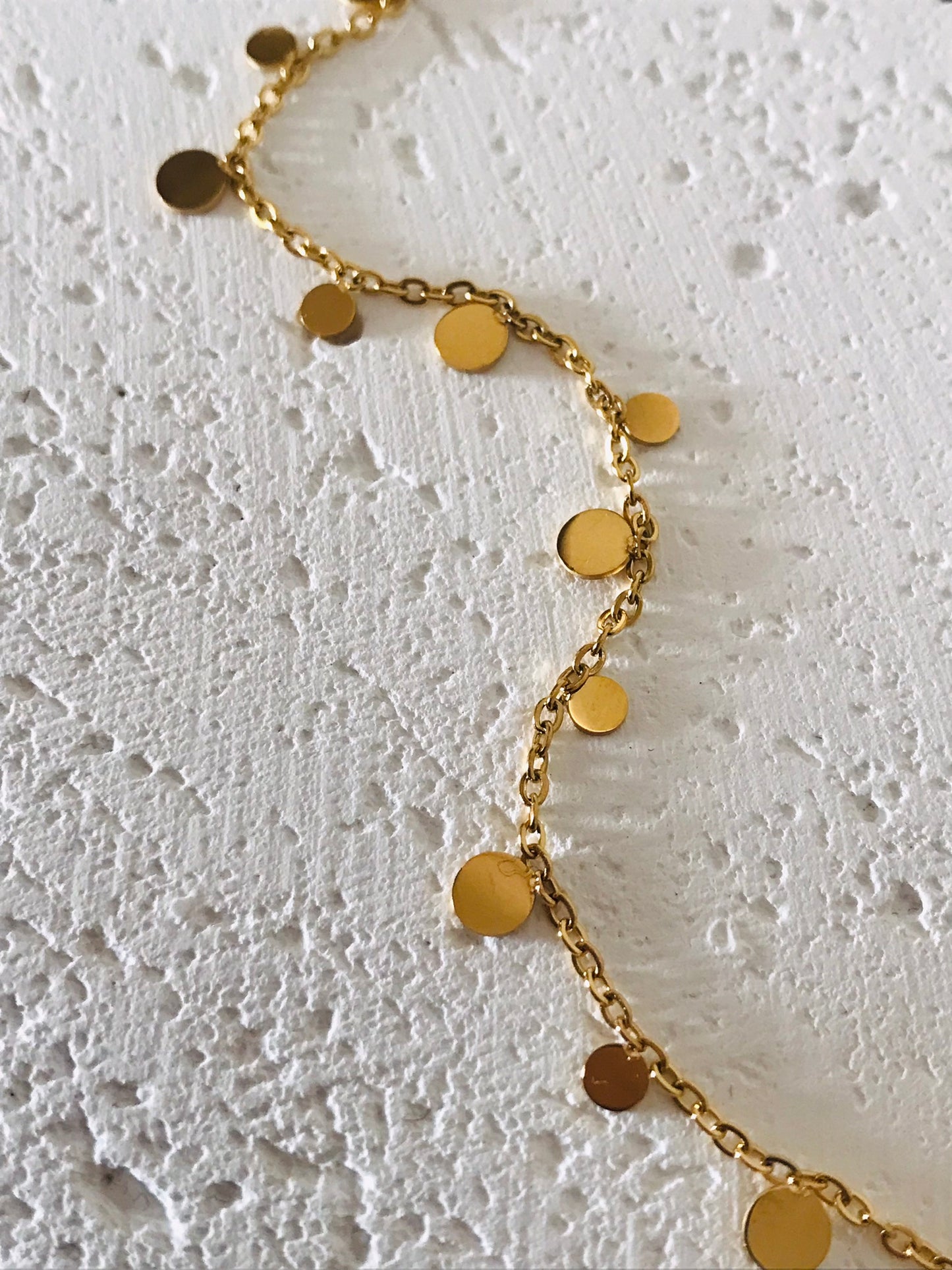 Nova shimmer disk gold necklace