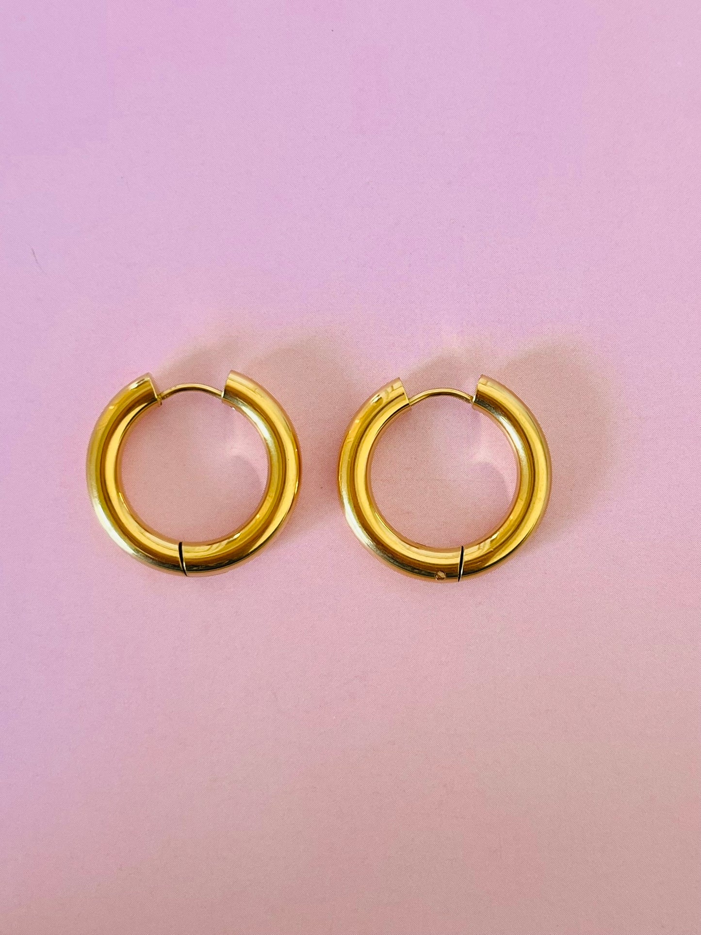 Valerie XL gold hoop earring