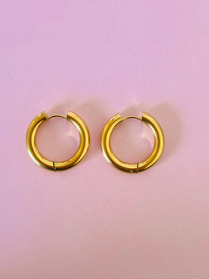 Valerie XL gold hoop earring