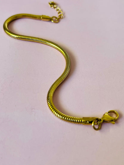 Penelope 3.2 mm round snake chain gold bracelet