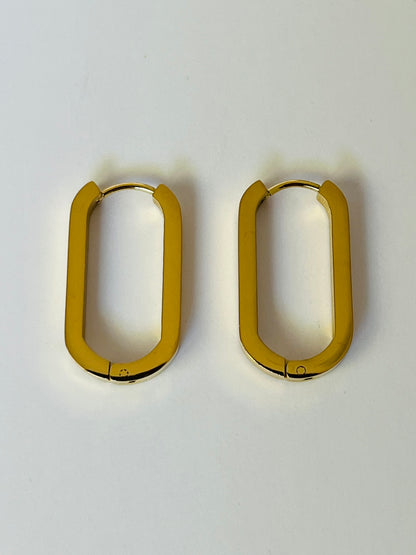 Clara oval gold hoop earrings