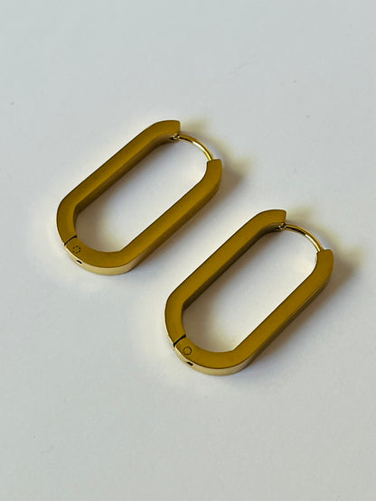 Clara oval gold hoop earrings