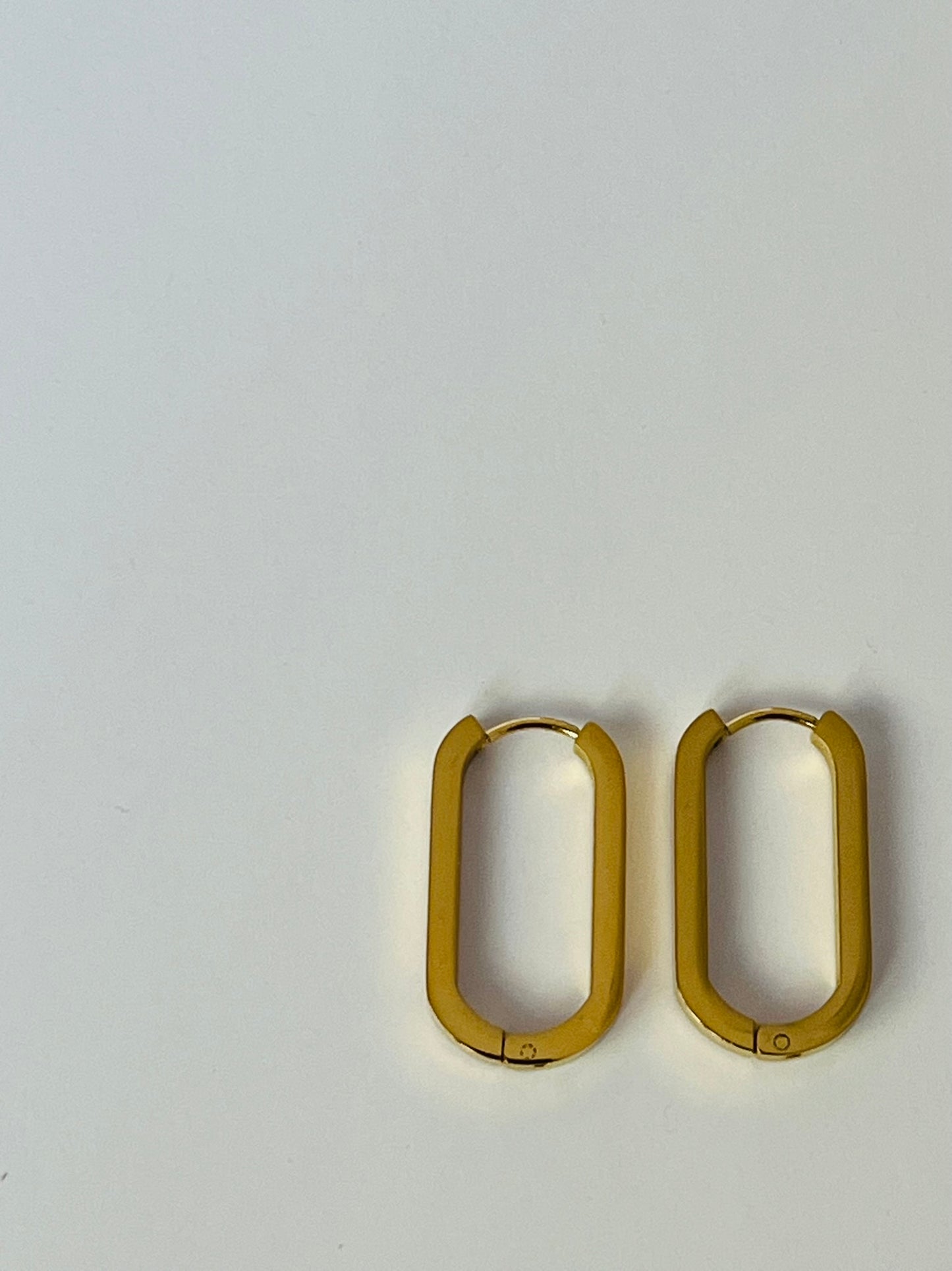 Clara oval gold hoop earrings
