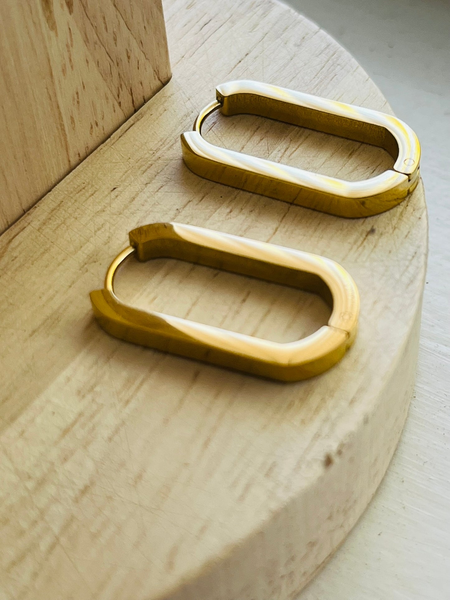 Clara oval gold hoop earrings