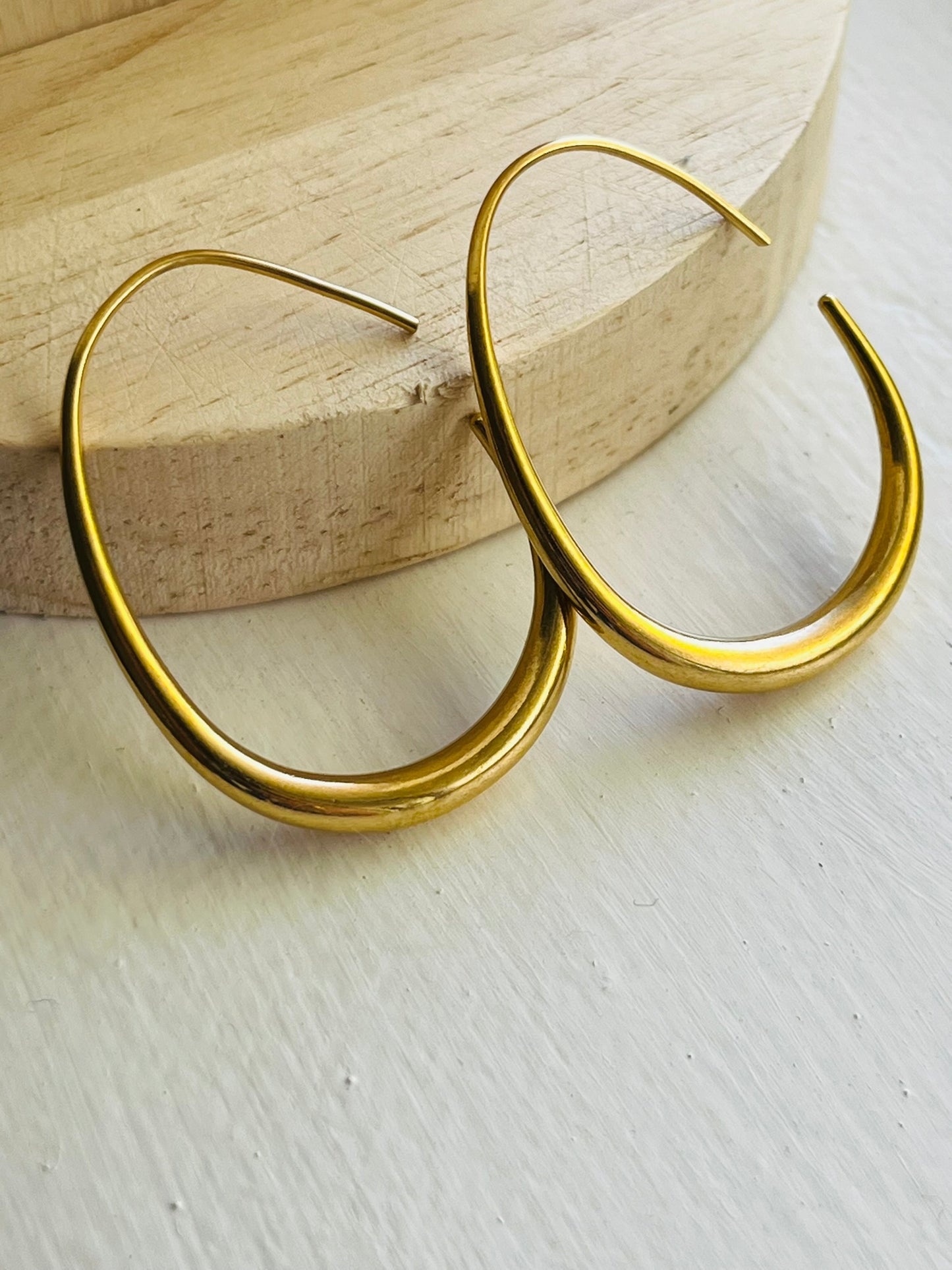 Charlize oval geometric gold hoop earring