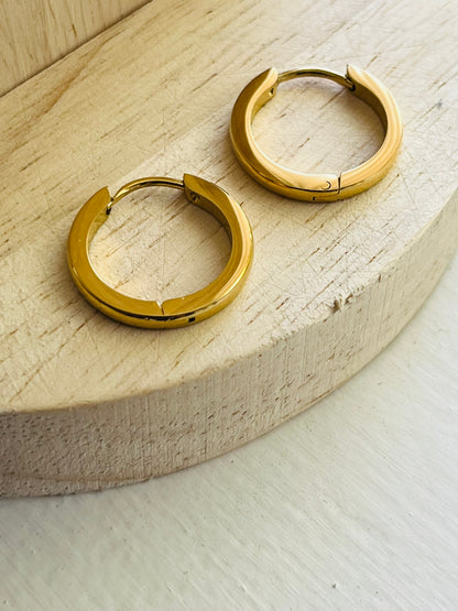 Stevie curved skinny gold hoop earring
