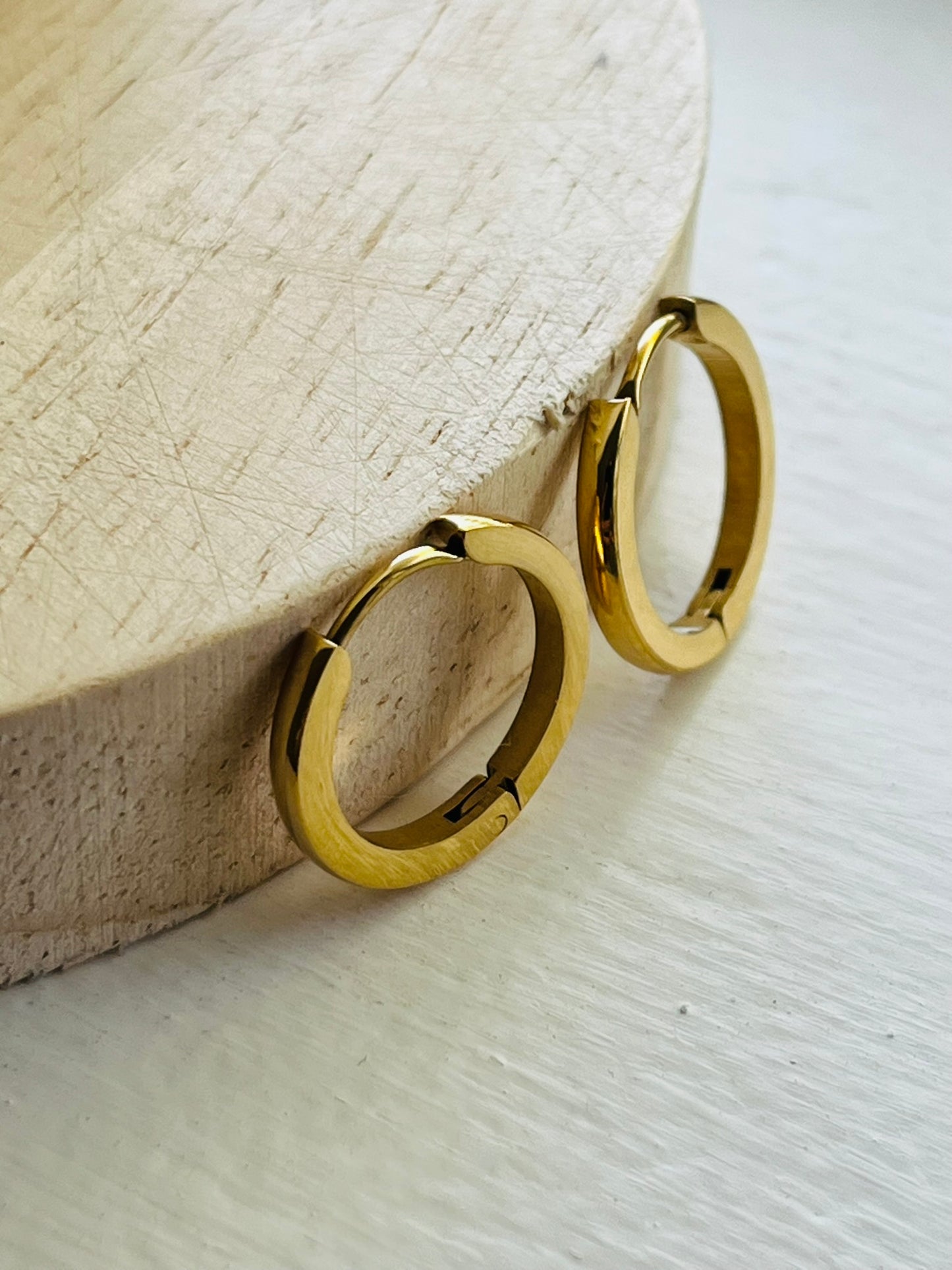Stevie curved skinny gold hoop earring