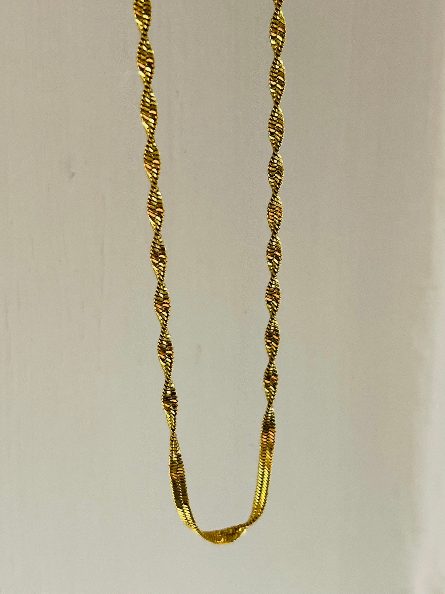 Andy wavy snake chain gold necklace