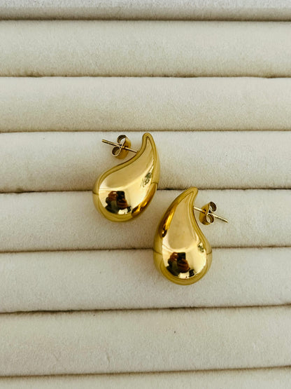 Wendy waterdrop gold stud earrings