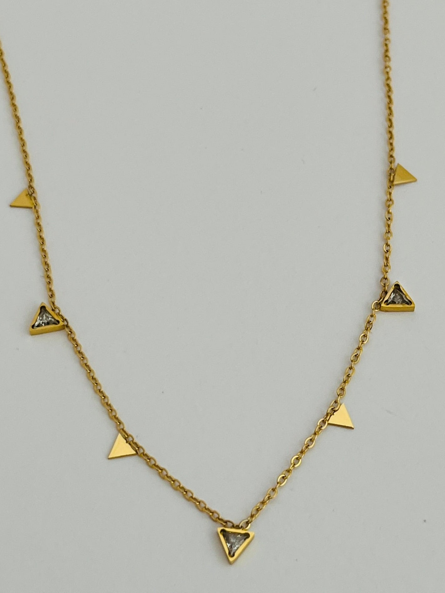 Nova shimmer triangle disk goldnecklace
