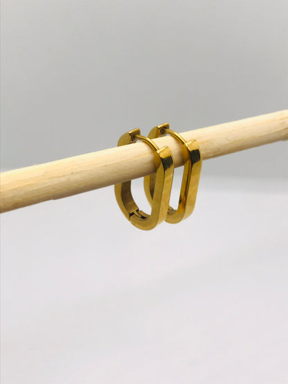 Clara oval gold hoop earrings