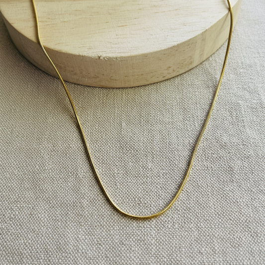 Alexis Snake Chain Necklace - Single Strand on Linen